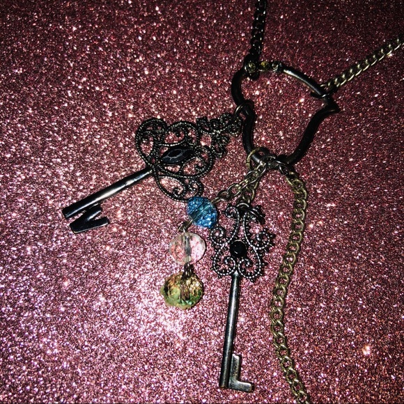 π Mini Key Heart Clasp Charm Necklace - Picture 5 of 12